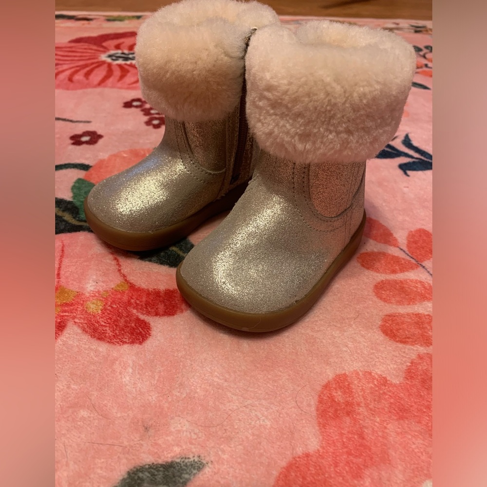 UGG Infant Cozy Shearling Lined Booties - Silver Sparkle